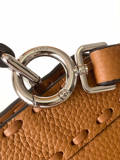 フェンディバッグ着用イメージ